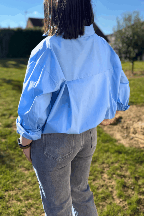 Chemise ANNA bleu - Taille unique jusqu'au 44 – Image 3