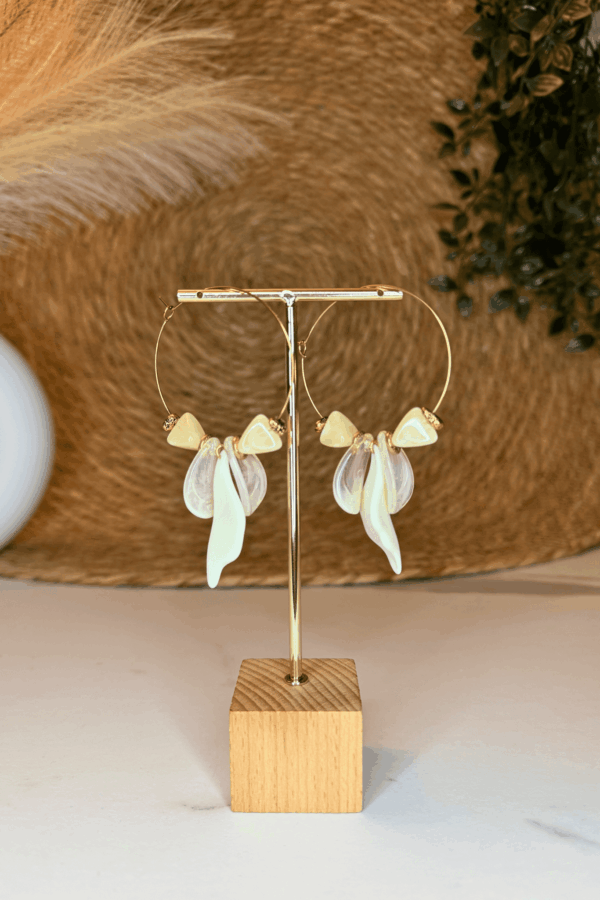 Boucle d'oreille MILA blanc nacré – Image 2